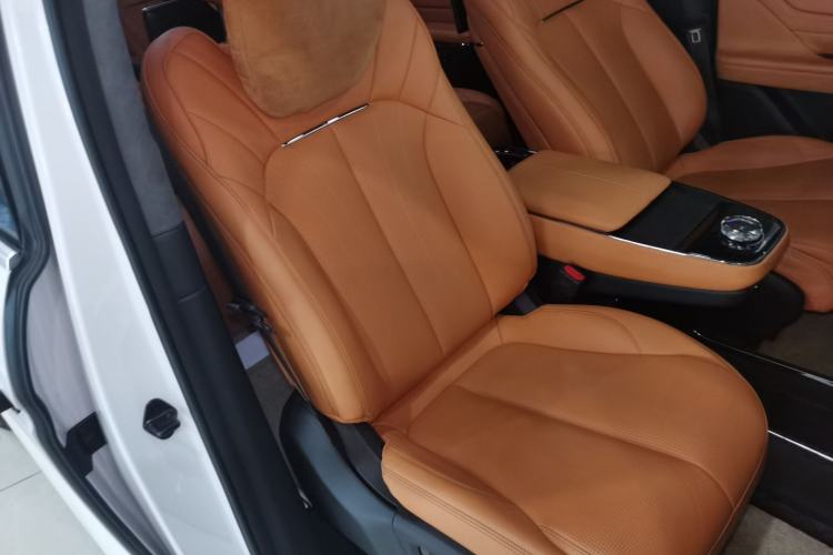 Used Geely Galaxy LEVC L380 2024 140-Degree 6-Seater All-Wheel-Drive Ultra Right Front Seat