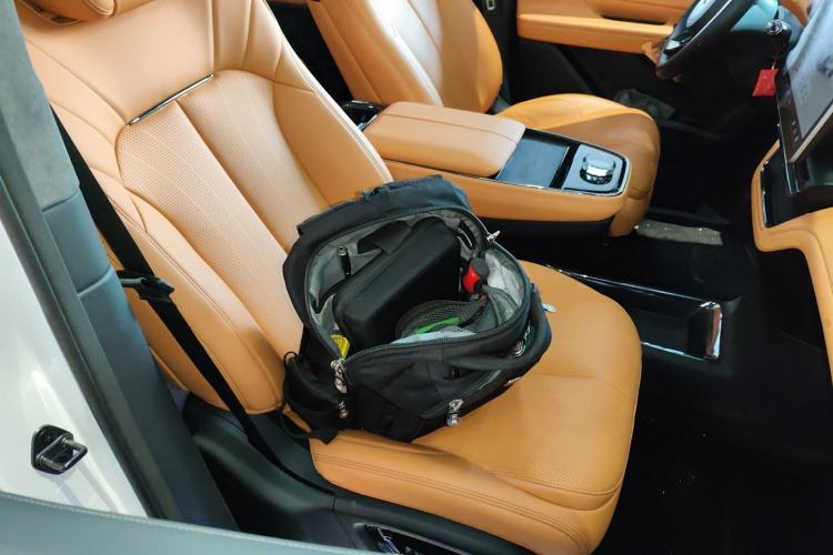 Used Geely Galaxy LEVC L380 2024 140-Degree 8-Seater Four-Wheel Drive Max Right Front Seat