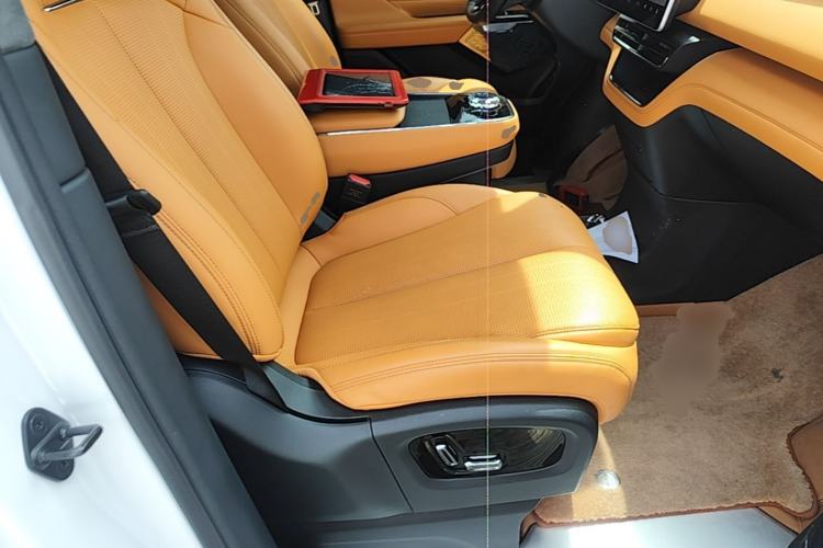Used Geely Galaxy LEVC L380 2024 140-Degree 8-Seater Four-Wheel Drive Max Right Front Seat