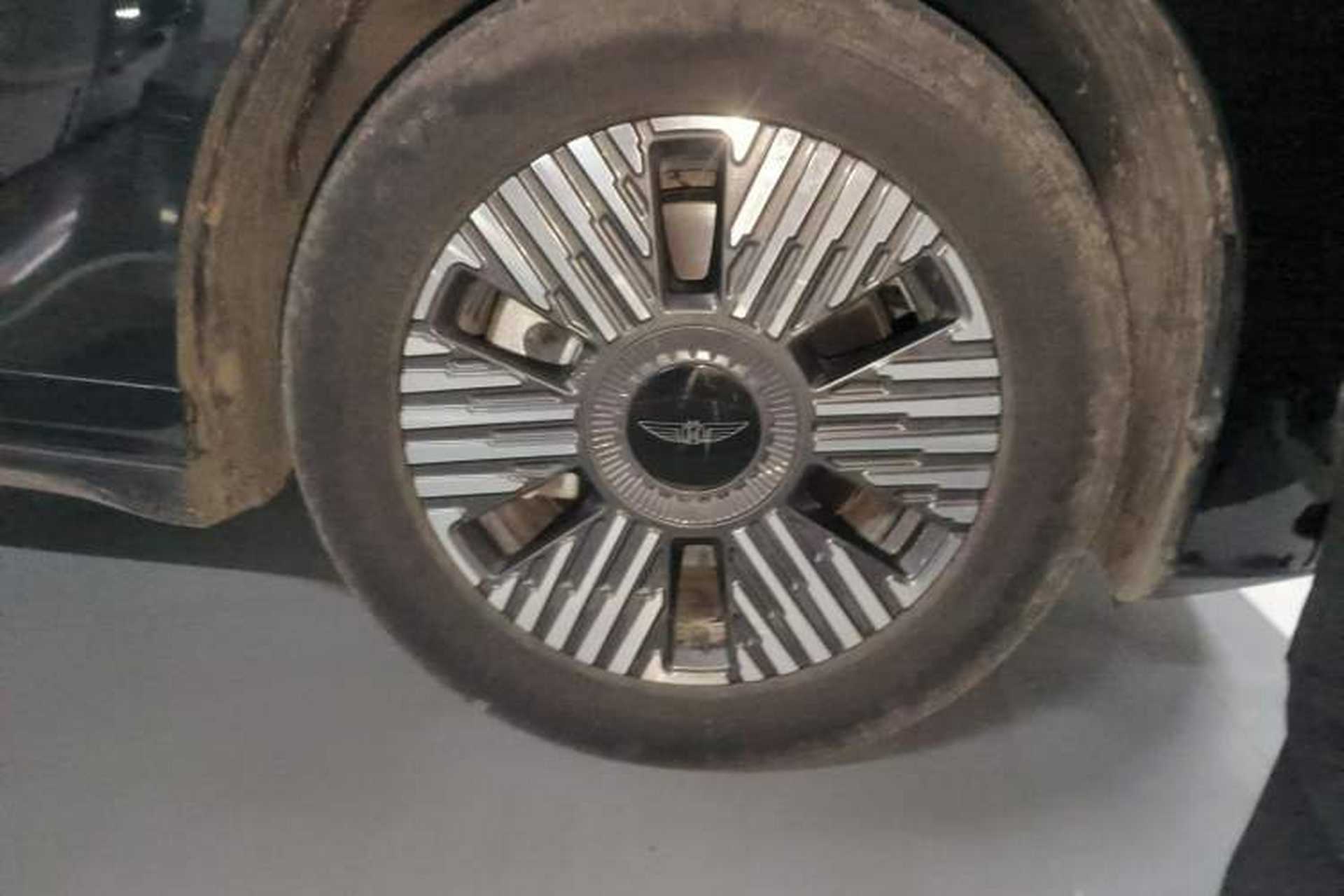 Used Geely Galaxy LEVC L380 2024 140-Degree 8-Seater Four-Wheel Drive Max Right Front Wheel Hub