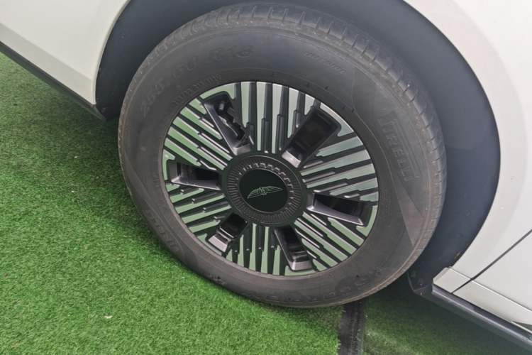 Used Geely Galaxy LEVC L380 2024 140-Degree 6-Seater All-Wheel-Drive Ultra Right Rear Wheel Hub