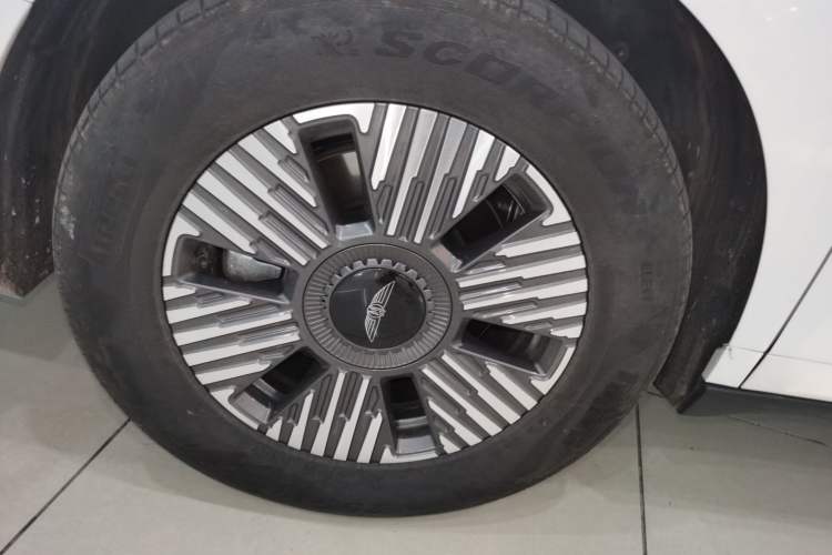 Used Geely Galaxy LEVC L380 2024 140-Degree 6-Seater All-Wheel-Drive Ultra Right Rear Wheel Hub