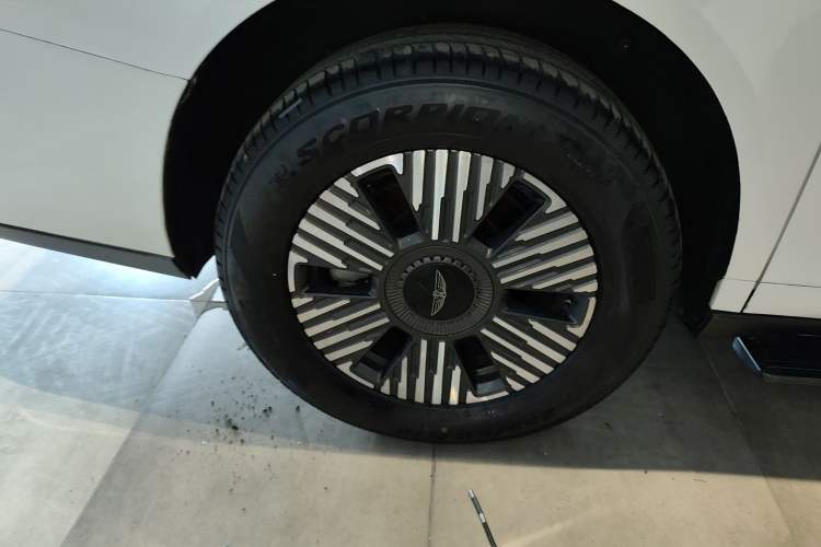 Used Geely Galaxy LEVC L380 2024 140-Degree 8-Seater Four-Wheel Drive Max Right Rear Wheel Hub
