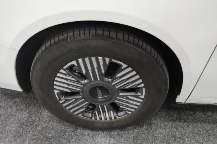 Used Geely Galaxy LEVC L380 2024 140-Degree 6-Seater All-Wheel-Drive Ultra Right Rear Wheel Hub