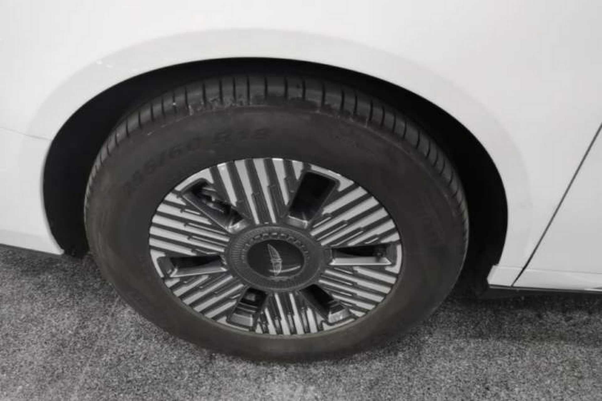 Used Geely Galaxy LEVC L380 2024 140-Degree 6-Seater All-Wheel-Drive Ultra Right Rear Wheel Hub