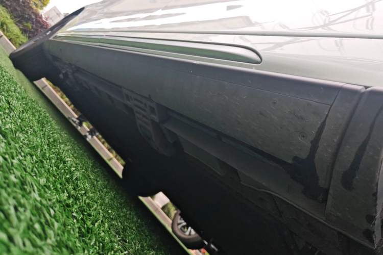 Used Geely Galaxy LEVC L380 2024 140-Degree 6-Seater All-Wheel-Drive Ultra Right Side Sill