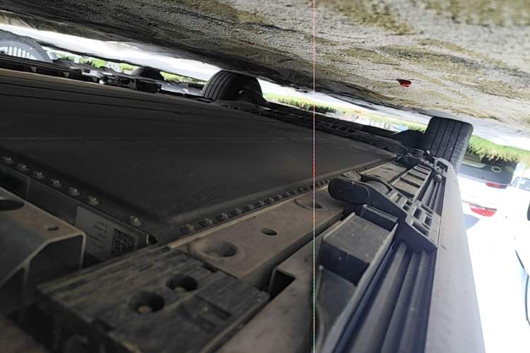 Used Geely Galaxy LEVC L380 2024 140-Degree 8-Seater Four-Wheel Drive Max Right Side Sill