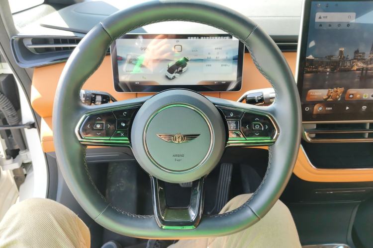 Used Geely Galaxy LEVC L380 2024 140-Degree 8-Seater Four-Wheel Drive Max Steering Wheel