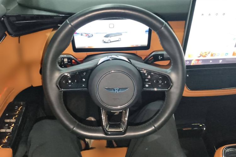 Used Geely Galaxy LEVC L380 2024 140-Degree 6-Seater All-Wheel-Drive Ultra Steering Wheel