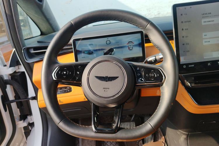Used Geely Galaxy LEVC L380 2024 140-Degree 6-Seater All-Wheel-Drive Ultra Steering Wheel