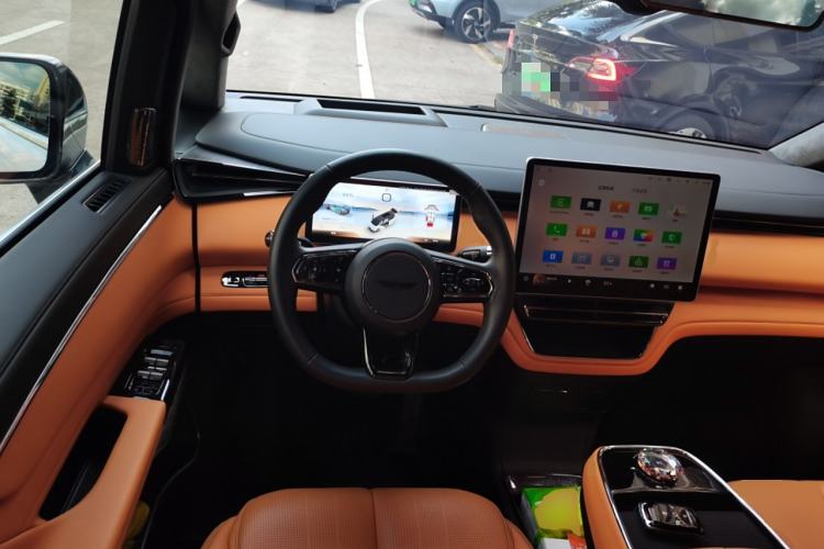 Used Geely Galaxy LEVC L380 2024 140-Degree 6-Seater All-Wheel-Drive Ultra Steering Wheel