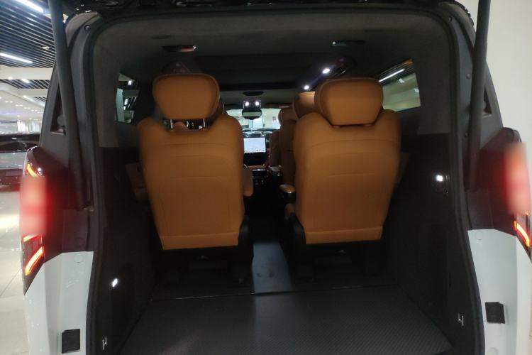 Used Geely Galaxy LEVC L380 2024 140-Degree 6-Seater All-Wheel-Drive Ultra Trunk