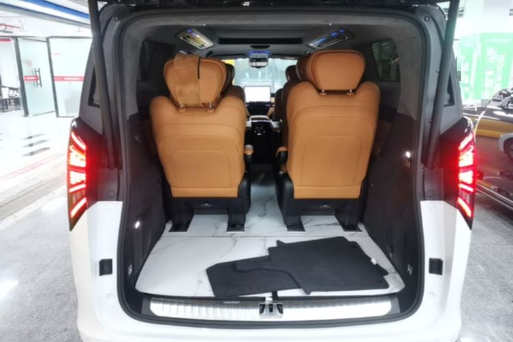 Used Geely Galaxy LEVC L380 2024 140-Degree 6-Seater All-Wheel-Drive Ultra Trunk