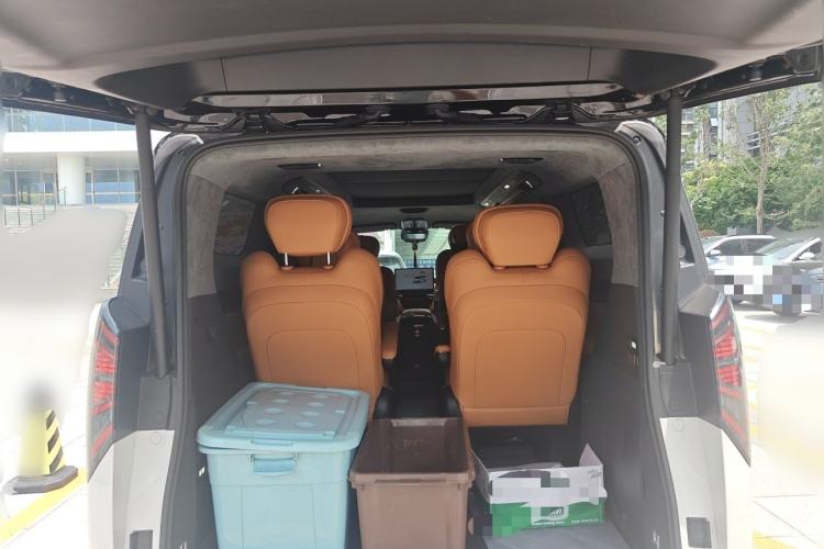 Used Geely Galaxy LEVC L380 2024 140-Degree 6-Seater All-Wheel-Drive Ultra Trunk