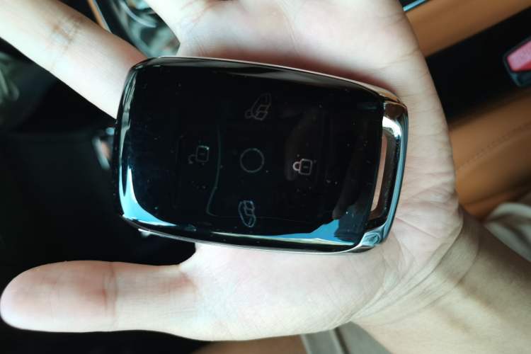 Used Geely Galaxy LEVC L380 2024 140-Degree 6-Seater All-Wheel-Drive Ultra Vehicle Key