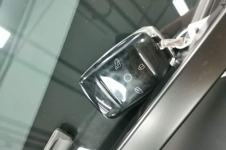 Used Geely Galaxy LEVC L380 2024 140-Degree 6-Seater All-Wheel-Drive Ultra Vehicle Key
