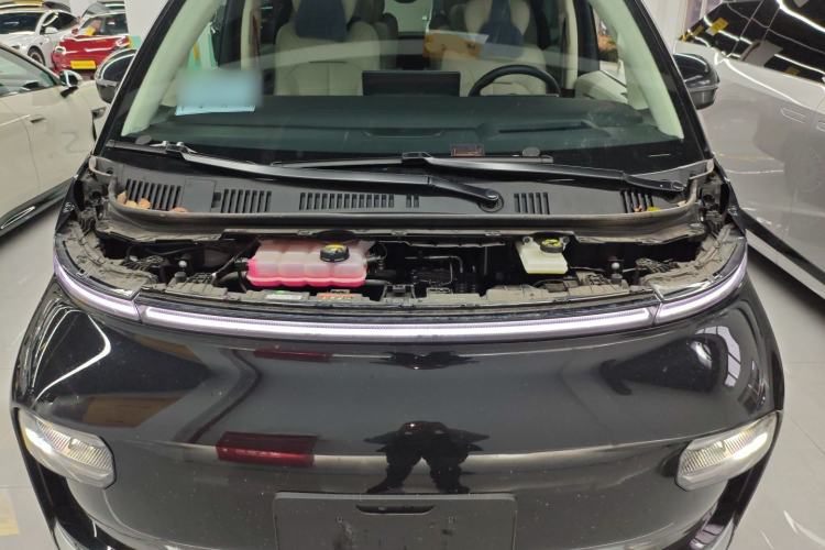 Used Geely Galaxy LEVC L380 2025 650 km Flagship Edition All-Wheel Drive Engine Bay