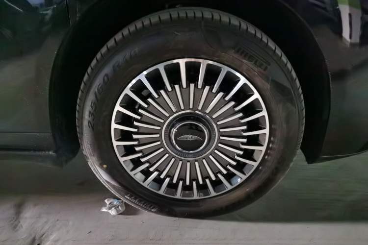 Used Geely Galaxy LEVC L380 2025 650 km Flagship Edition All-Wheel Drive Exterior 1