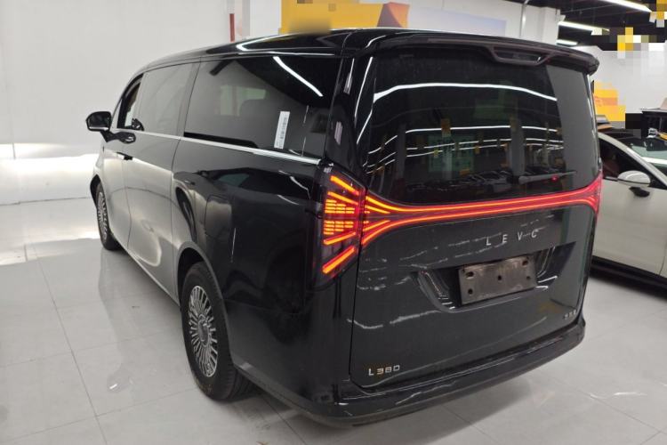 Used Geely Galaxy LEVC L380 2025 650 km Flagship Edition All-Wheel Drive Exterior 2