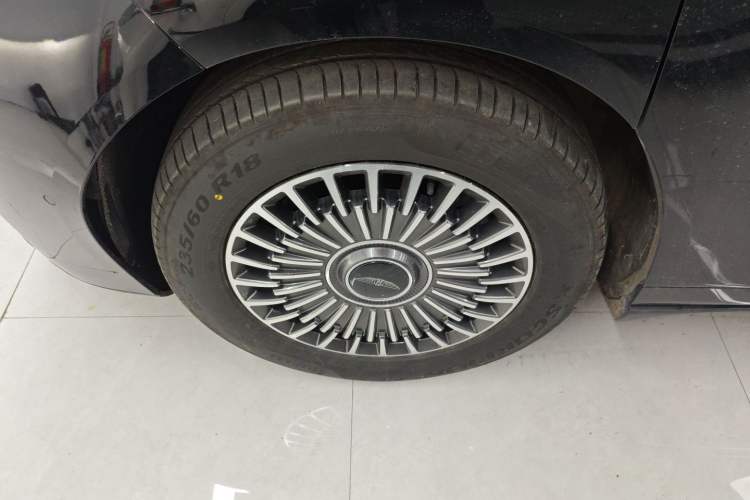 Used Geely Galaxy LEVC L380 2025 650 km Flagship Edition All-Wheel Drive Exterior 4