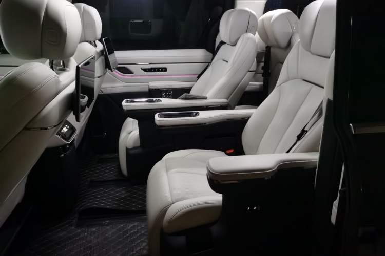 Used Geely Galaxy LEVC L380 2025 650 km Flagship Edition All-Wheel Drive Left Rear Seat