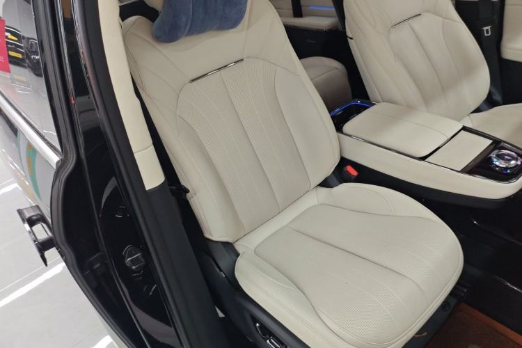 Used Geely Galaxy LEVC L380 2025 650 km Flagship Edition All-Wheel Drive Right Front Seat