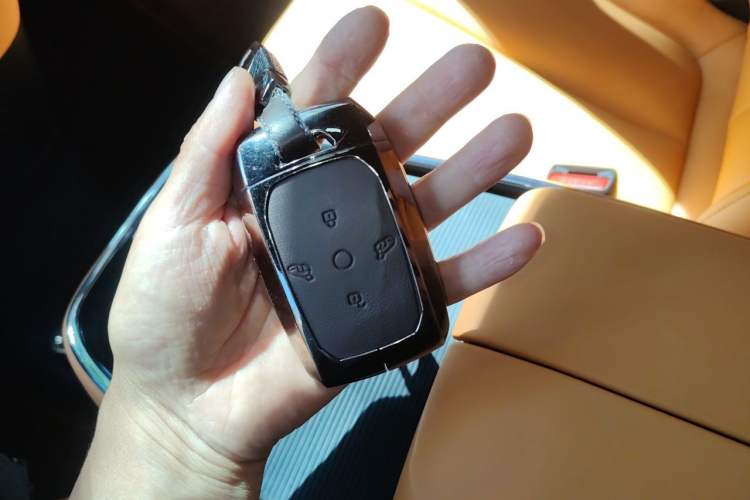 Used Geely Galaxy LEVC L380 2025 825 km Extraordinary Edition Vehicle Key