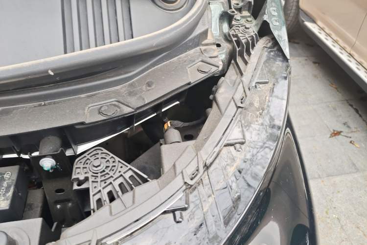 Used Geely Galaxy LEVC L380 2025 805 km Flagship Version All-Wheel Drive Engine Bay Left