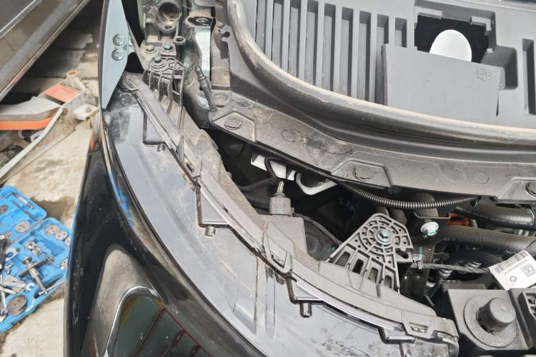 Used Geely Galaxy LEVC L380 2025 805 km Flagship Version All-Wheel Drive Engine Bay Right