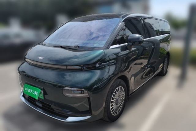 Ojetý Geely Galaxy LEVC L380 2025 805 km Flagship Version All-Wheel Drive