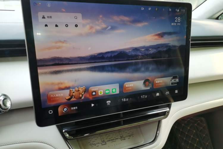 Used Geely Galaxy LEVC L380 2025 650 km Flagship Edition All-Wheel Drive Audio And AC Panel