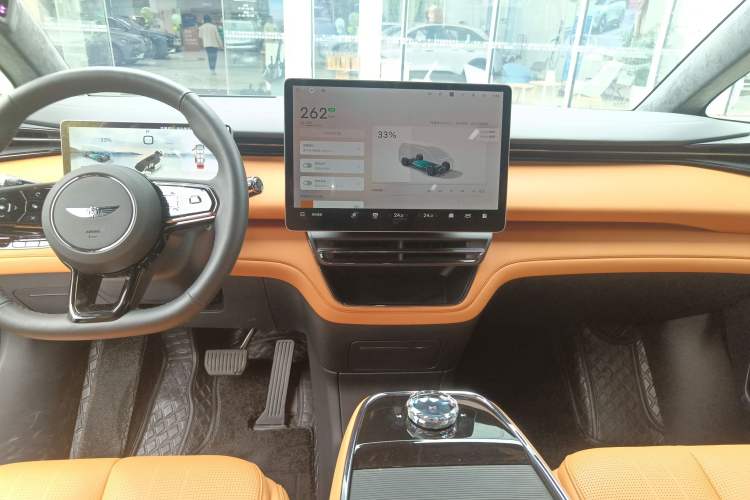 Used Geely Galaxy LEVC L380 2025 805 km Flagship Version All-Wheel Drive Audio And AC Panel