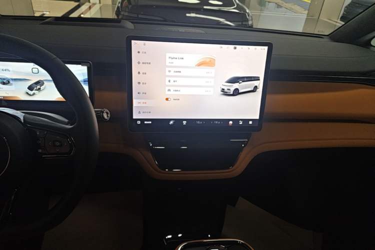 Used Geely Galaxy LEVC L380 2025 805 km Flagship Version All-Wheel Drive Audio And AC Panel