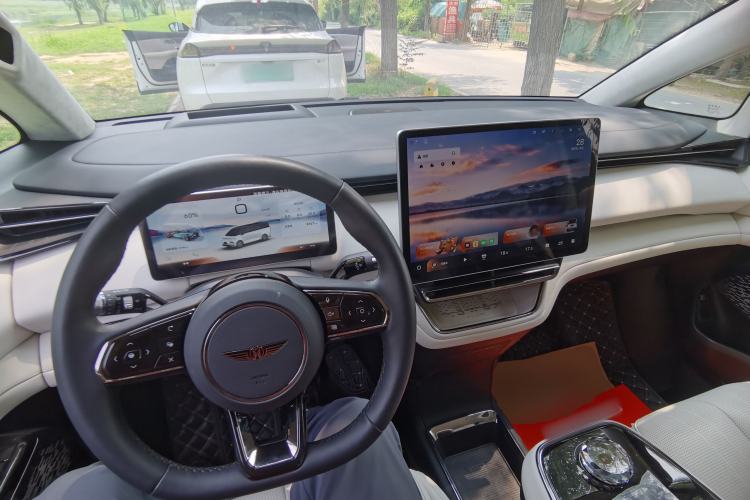 Used Geely Galaxy LEVC L380 2025 650 km Flagship Edition All-Wheel Drive Center Console
