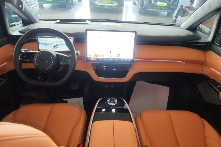 Used Geely Galaxy LEVC L380 2025 805 km Flagship Version All-Wheel Drive Center Console