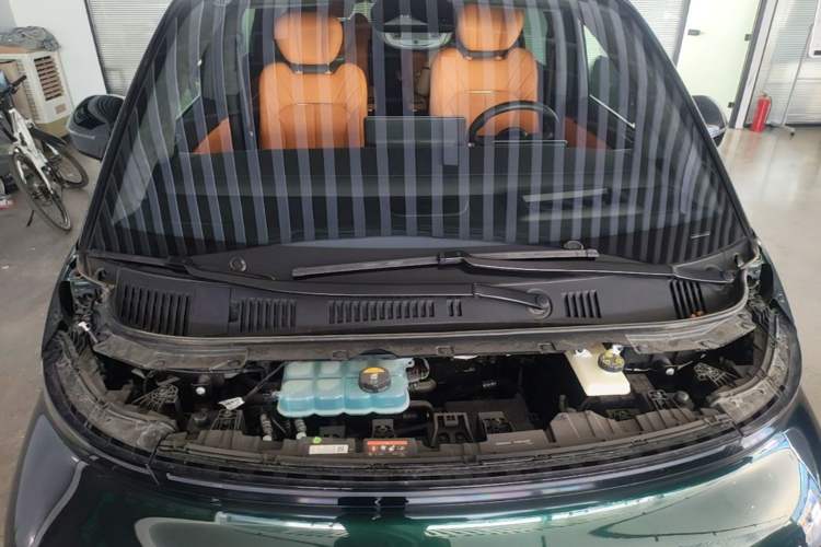 Used Geely Galaxy LEVC L380 2025 805 km Flagship Version All-Wheel Drive Engine Bay