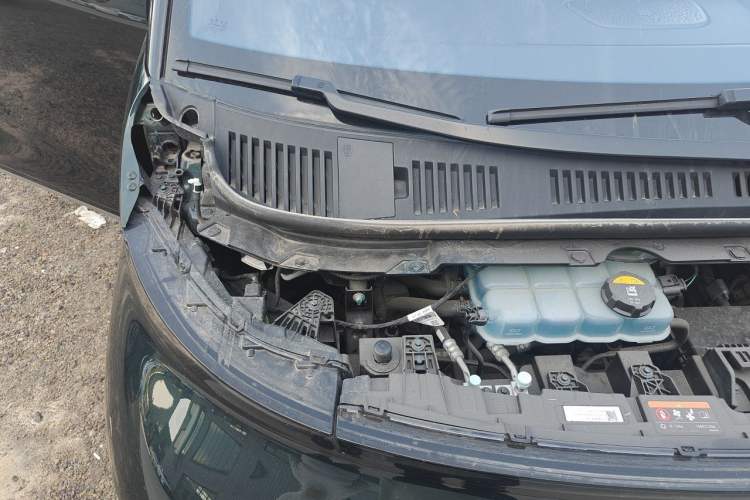 Used Geely Galaxy LEVC L380 2025 805 km Flagship Version All-Wheel Drive Engine Bay Right