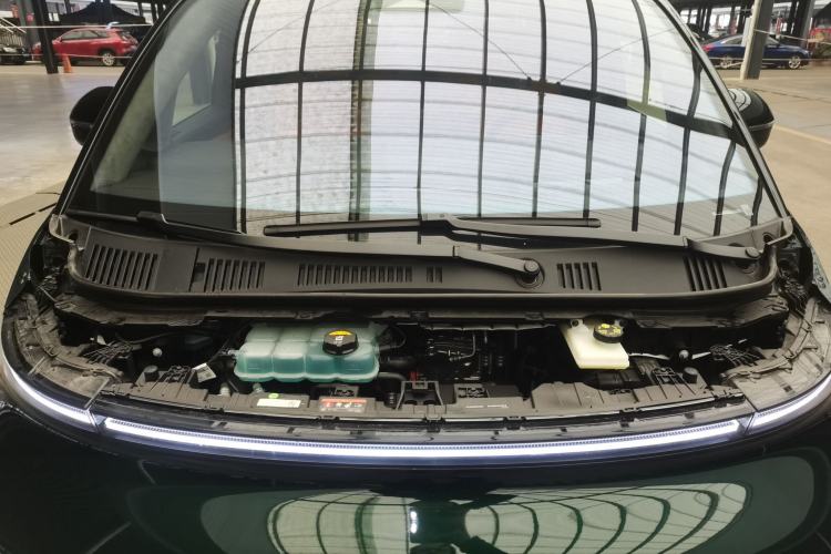 Used Geely Galaxy LEVC L380 2025 805 km Flagship Version All-Wheel Drive Engine Bay