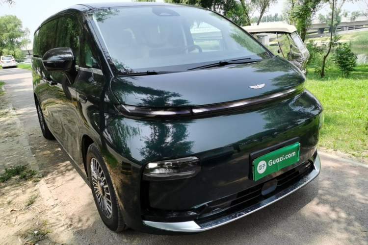 Used Geely Galaxy LEVC L380 2025 650 km Flagship Edition All-Wheel Drive Exterior 1