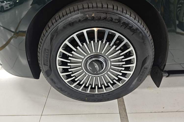 Used Geely Galaxy LEVC L380 2025 805 km Flagship Version All-Wheel Drive Exterior 1