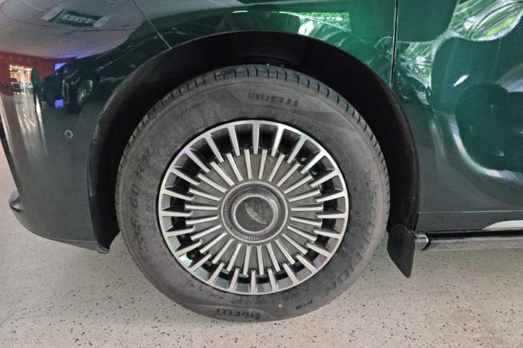 Used Geely Galaxy LEVC L380 2025 805 km Collection Edition All-Wheel Drive Exterior 2