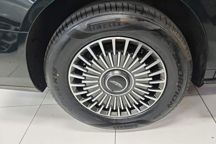 Used Geely Galaxy LEVC L380 2025 805 km Flagship Version All-Wheel Drive Exterior 2