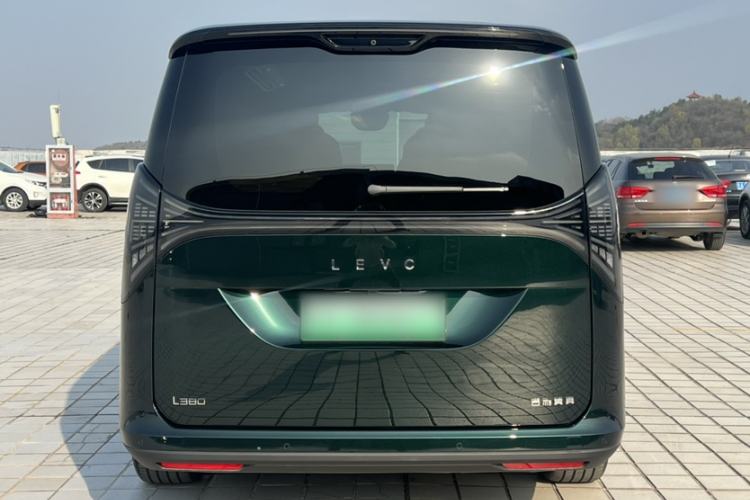 Used Geely Galaxy LEVC L380 2025 805 km Flagship Version All-Wheel Drive Exterior 3