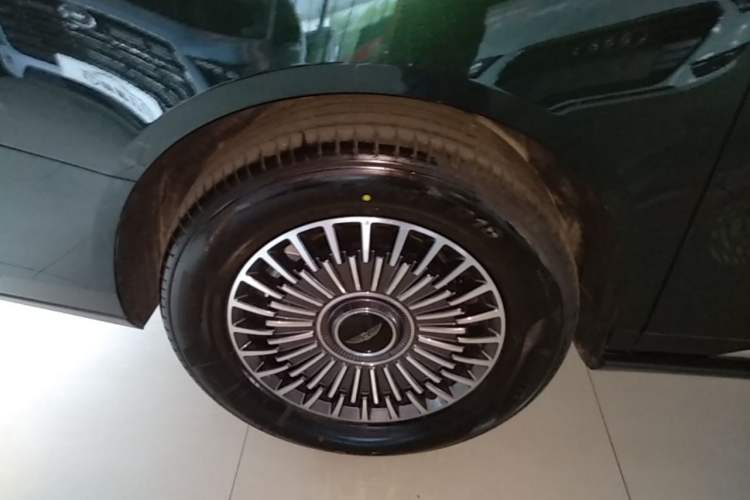 Used Geely Galaxy LEVC L380 2025 805 km Flagship Version All-Wheel Drive Exterior 3