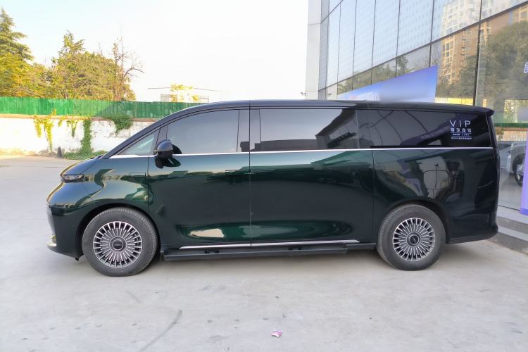 Used Geely Galaxy LEVC L380 2025 805 km Flagship Version All-Wheel Drive Exterior 3