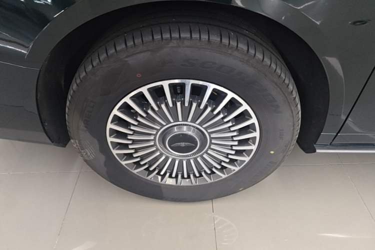 Used Geely Galaxy LEVC L380 2025 805 km Flagship Version All-Wheel Drive Exterior 5