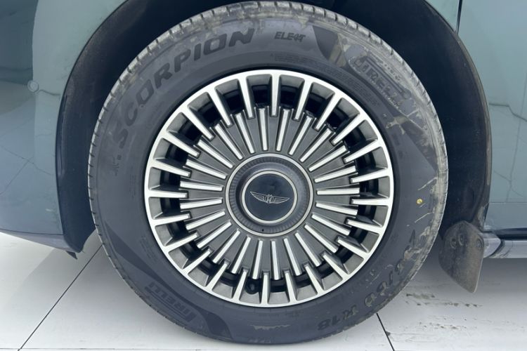Used Geely Galaxy LEVC L380 2025 805 km Flagship Version All-Wheel Drive Exterior 6
