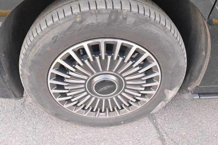 Used Geely Galaxy LEVC L380 2025 805 km Flagship Version All-Wheel Drive Exterior 7