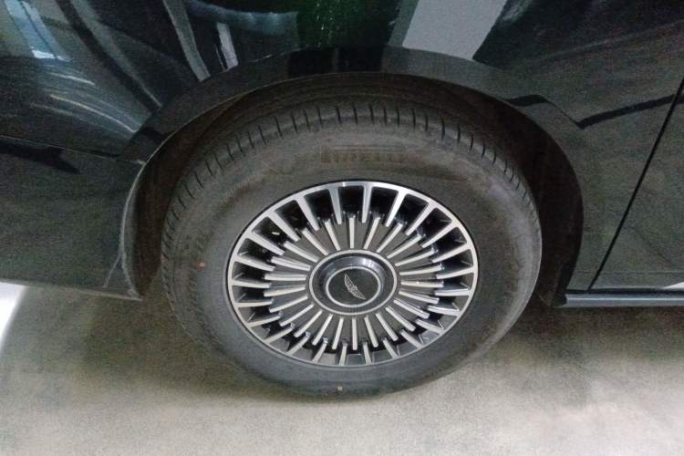 Used Geely Galaxy LEVC L380 2025 805 km Flagship Version All-Wheel Drive Exterior 8