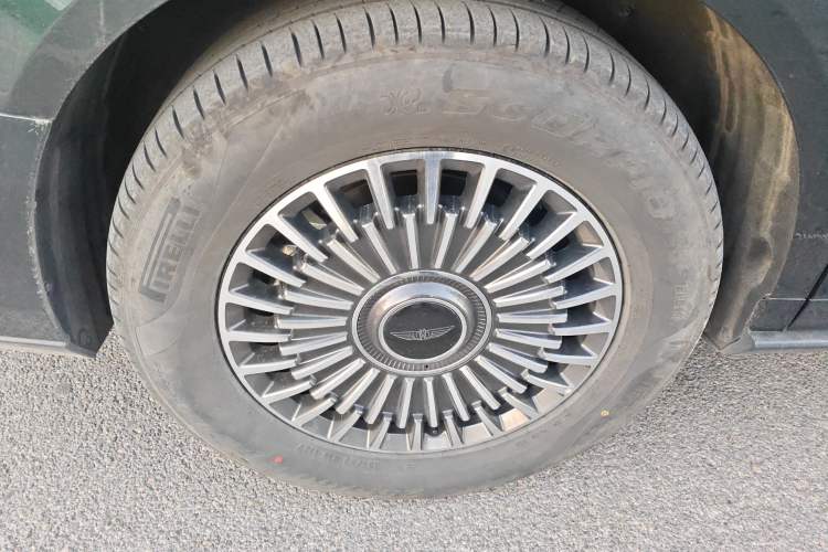 Used Geely Galaxy LEVC L380 2025 805 km Flagship Version All-Wheel Drive Exterior 8